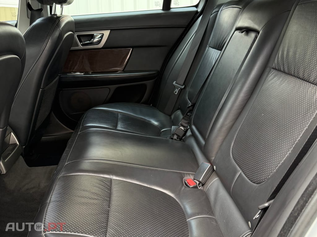Jaguar XF 2.7 D V6 Premium Luxury