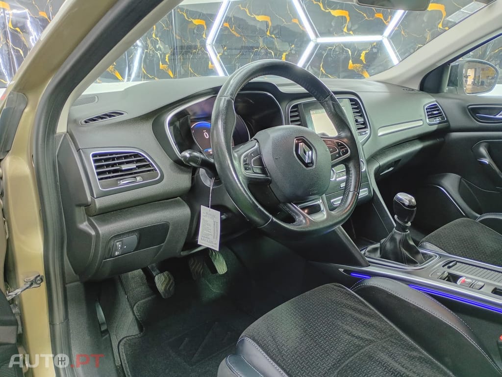Renault Clio Outro