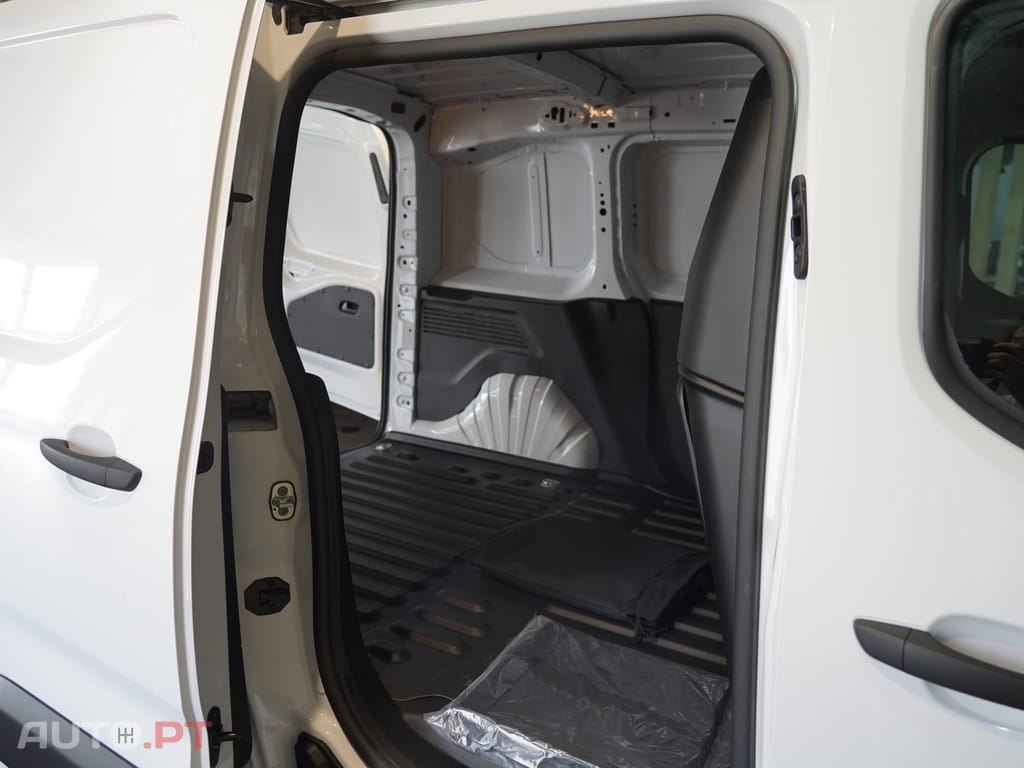 Peugeot E-Partner 50 kWh M Standard
