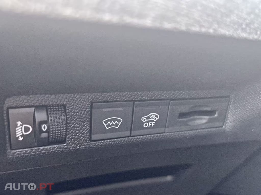 Peugeot 3008 1.2 Hybrid 136 Allure I.V.A DEDUTÍVEL 