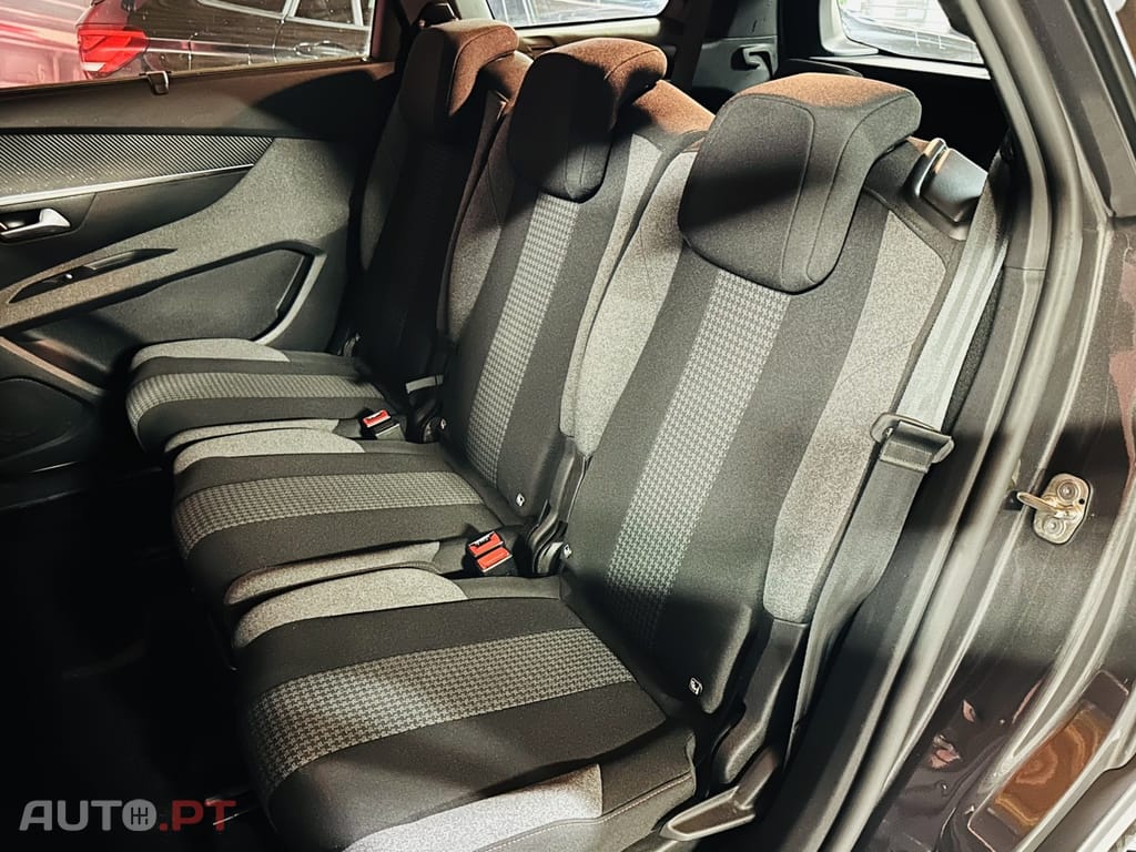 Peugeot 5008 1.2 PureTech Allure EAT8
