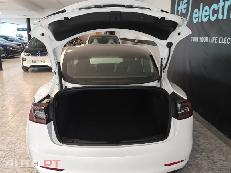 Tesla Model 3 Standard Range Plus RWD