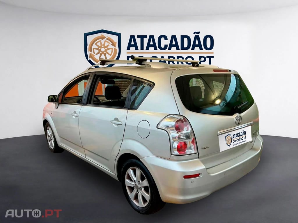 Toyota Corolla Verso 2.2 D-4D 7 lugares — fotografia 7