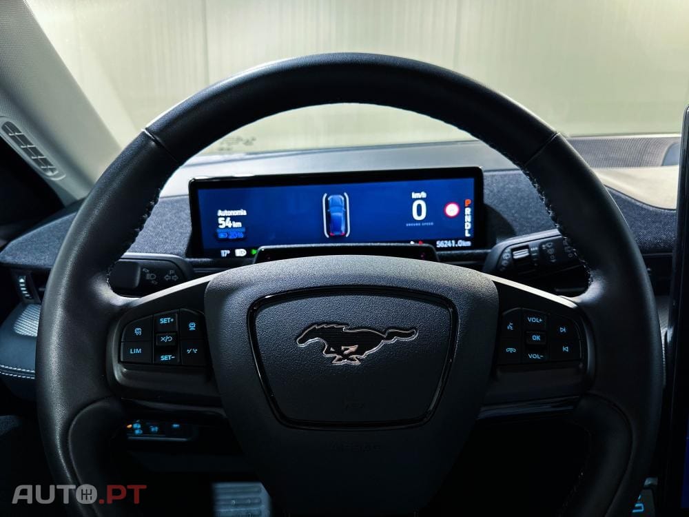Ford Mustang Mach-E 75.7 kWh Base