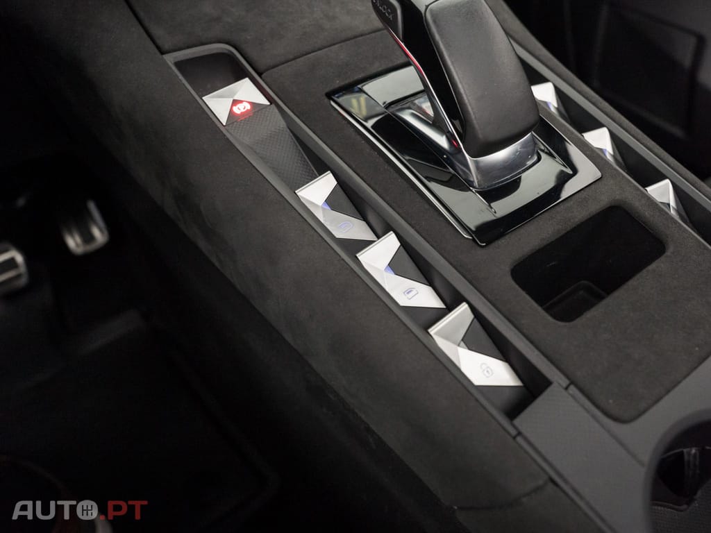 DS DS7 Crossback E-Tense Performance Line EAT8