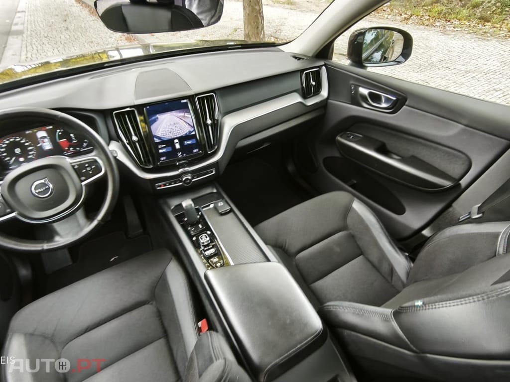 Volvo XC60 2.0 T8 PHEV Momentum Plus AWD