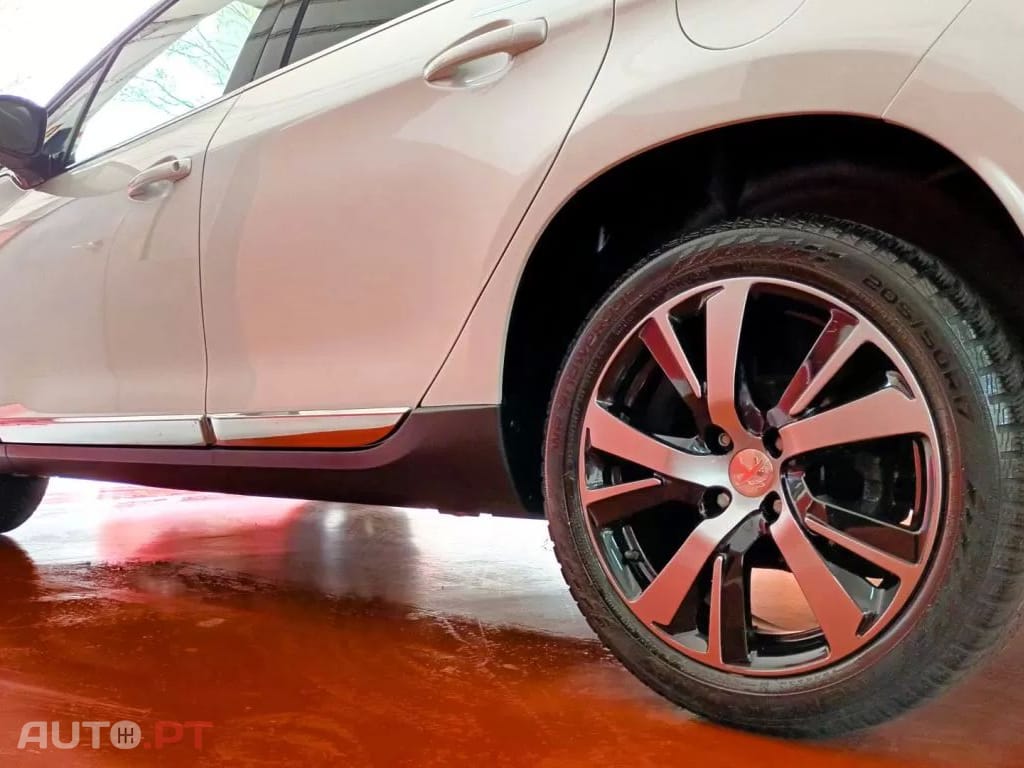 Peugeot 2008 1.2 PureTech Allure