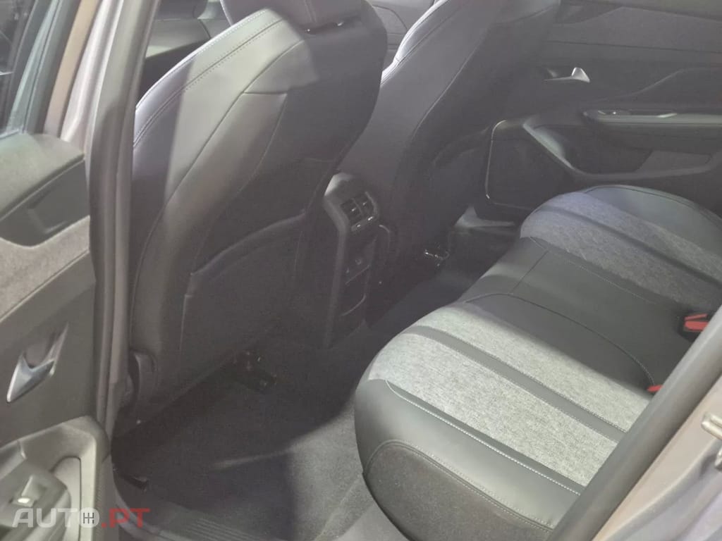 Peugeot 408 1.2 Hybrid Allure e-DCS6