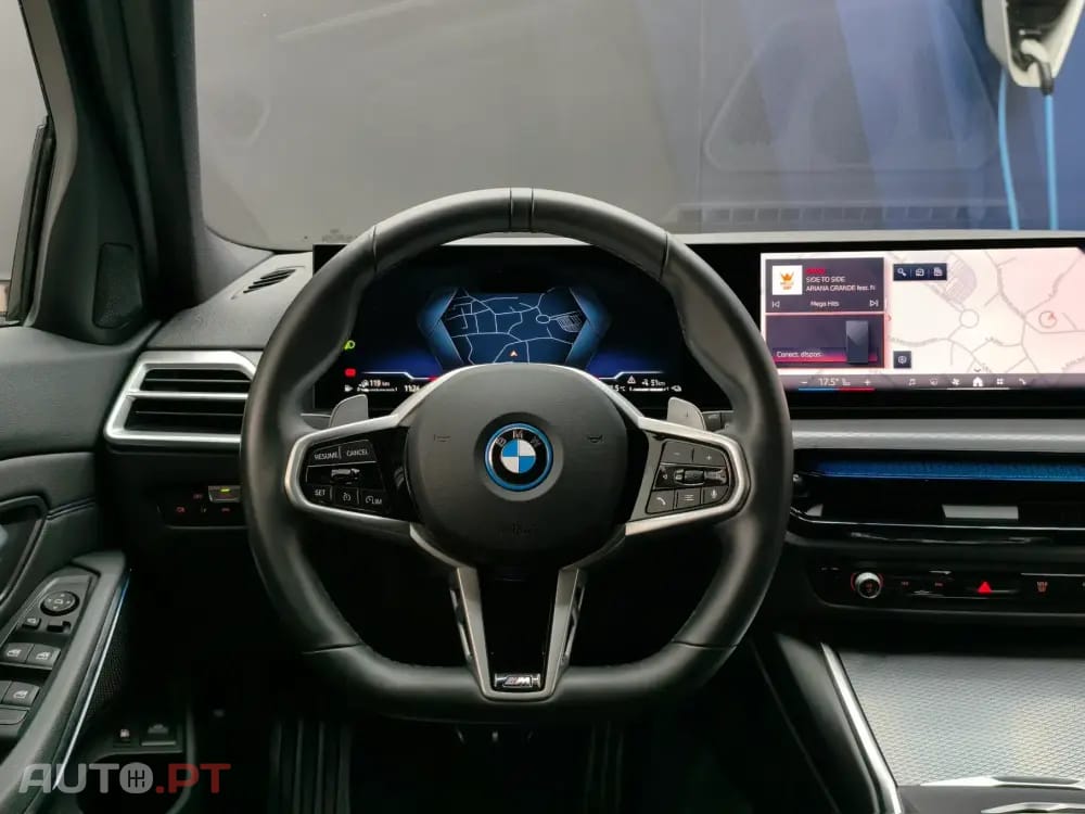 BMW 330 e Pack Desportivo M Pro Auto