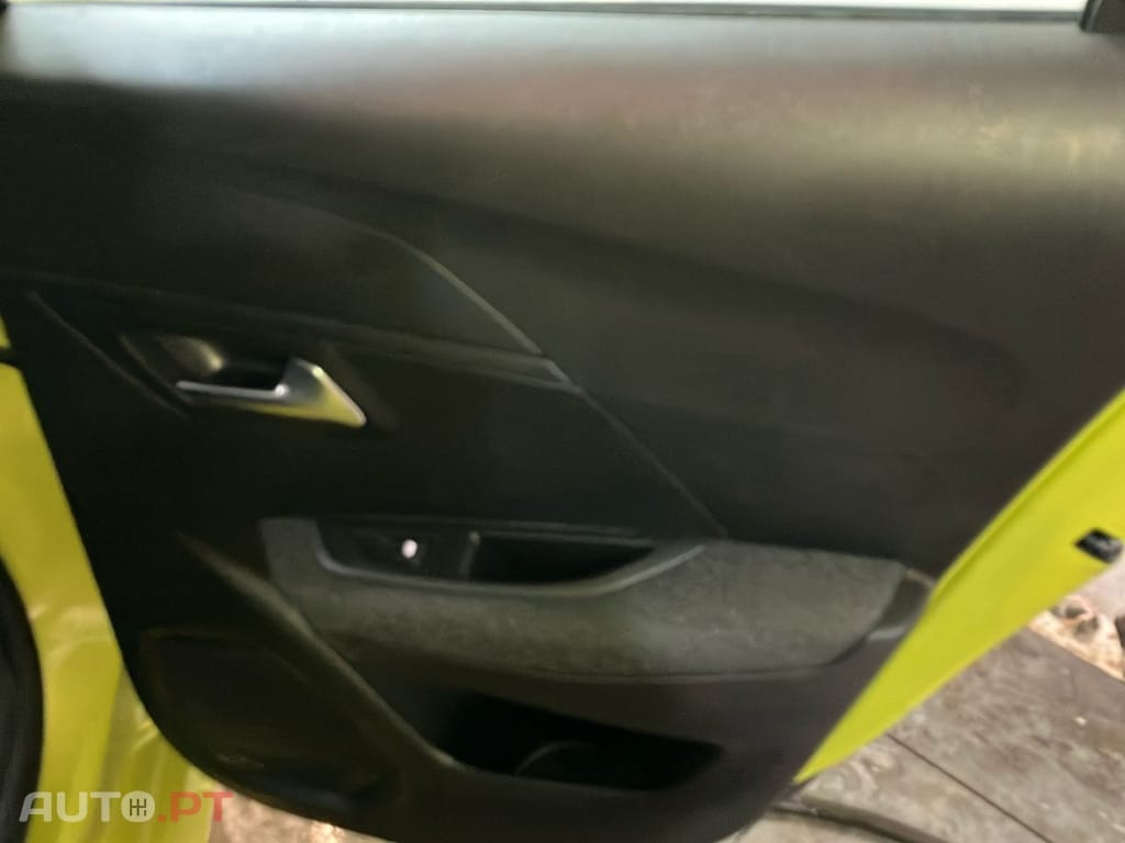 Peugeot 208 1.2 Hybrid Allure e-DCS6