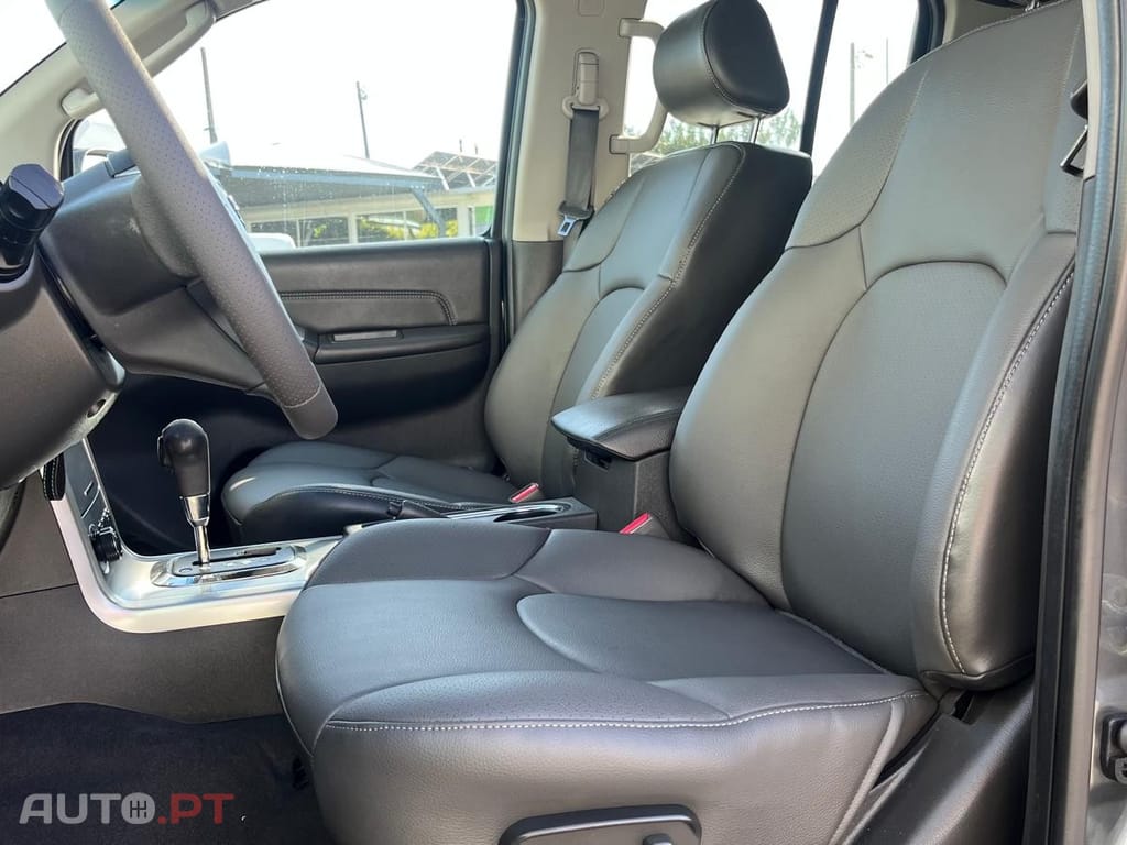 Nissan Navara 3.0 dCi V6 CD LE AT 4WD