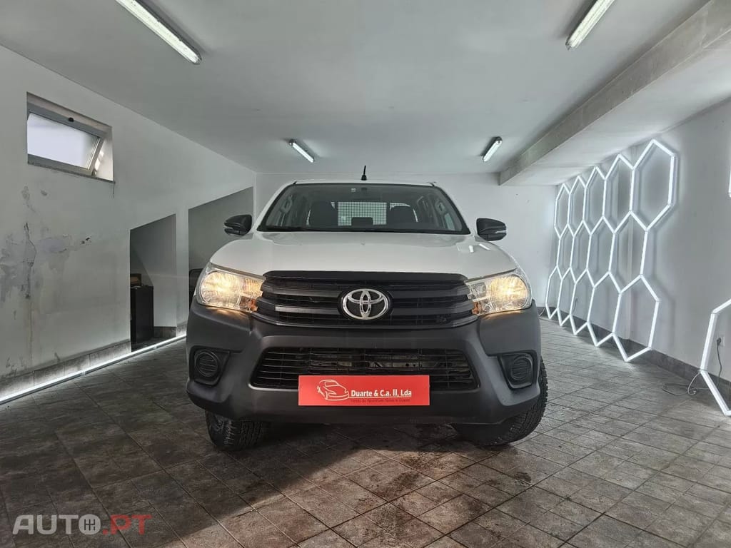 Toyota Hilux 2.4 D-4D 4WD CD CM