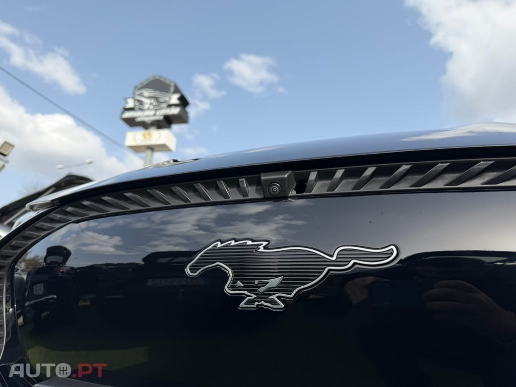 Ford Mustang Mach-E Alargada