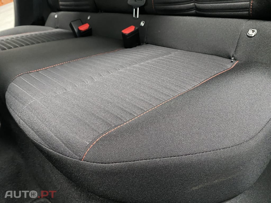 Peugeot E-2008 50 kWh Active Pack