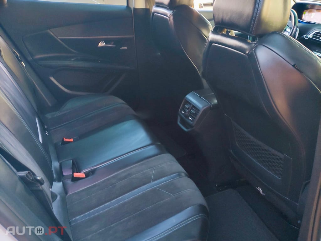 Peugeot 3008 1.2 PureTech Allure Grip Control EAT6