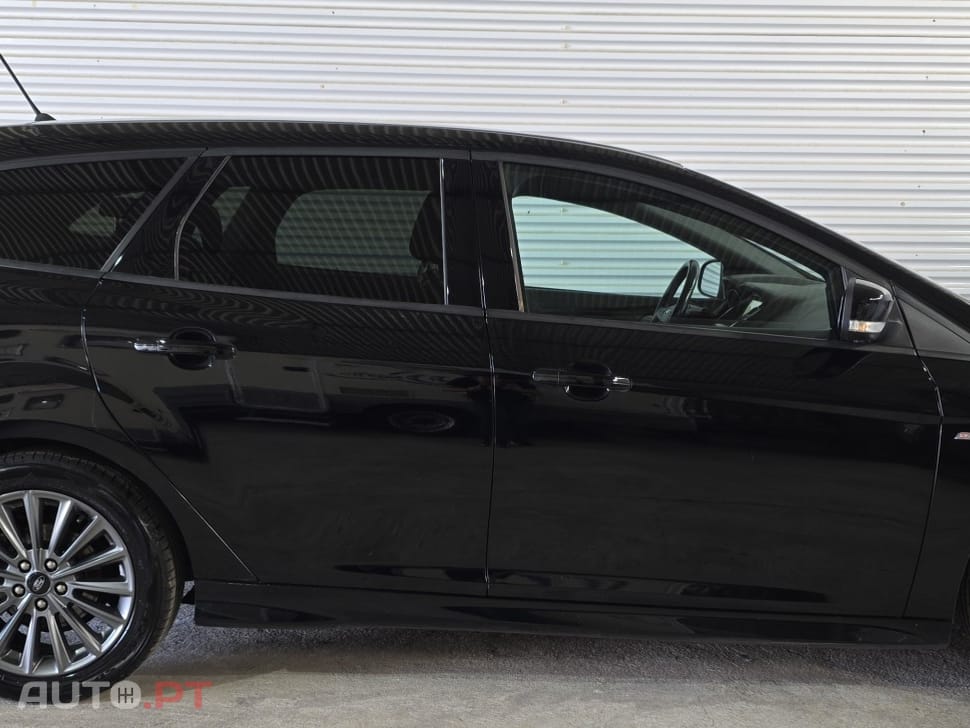 Ford Focus SW 1.5 TDCi EcoBlue ST-Line