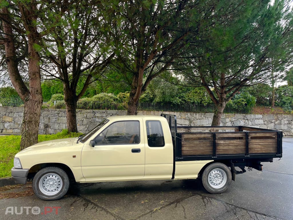 Toyota Hilux 2.4 D LN105L