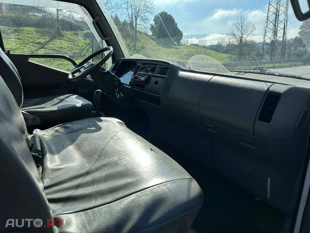 Mitsubishi Canter FE649 3.9 DI-D 7 Lugares