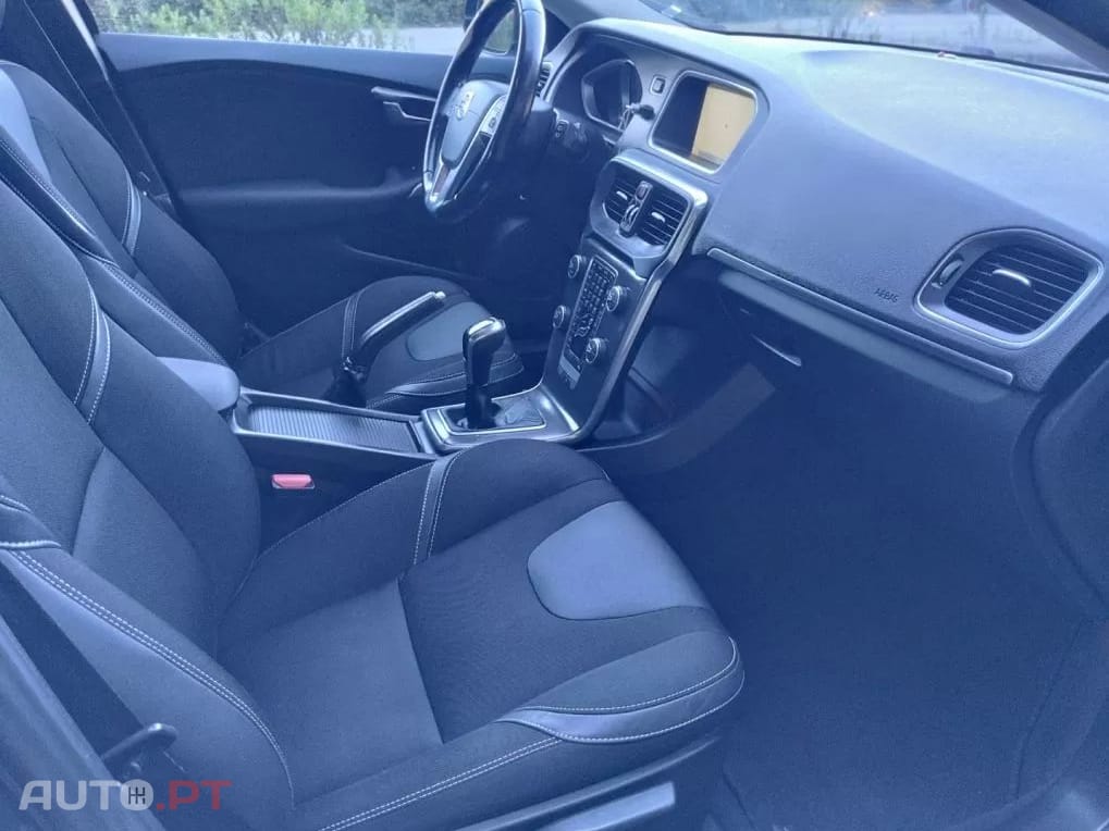Volvo V40 2.0 D4 R-Design Summum