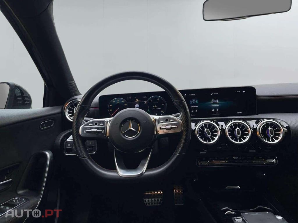 Mercedes-Benz A 180 D Pack Night AMG 