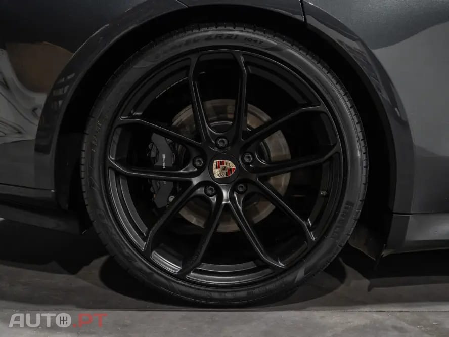 Porsche Taycan 4