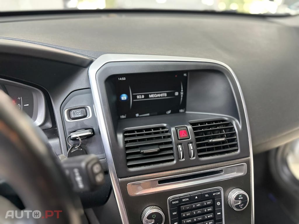 Volvo XC60 2.0 D4 R-Design Momentum