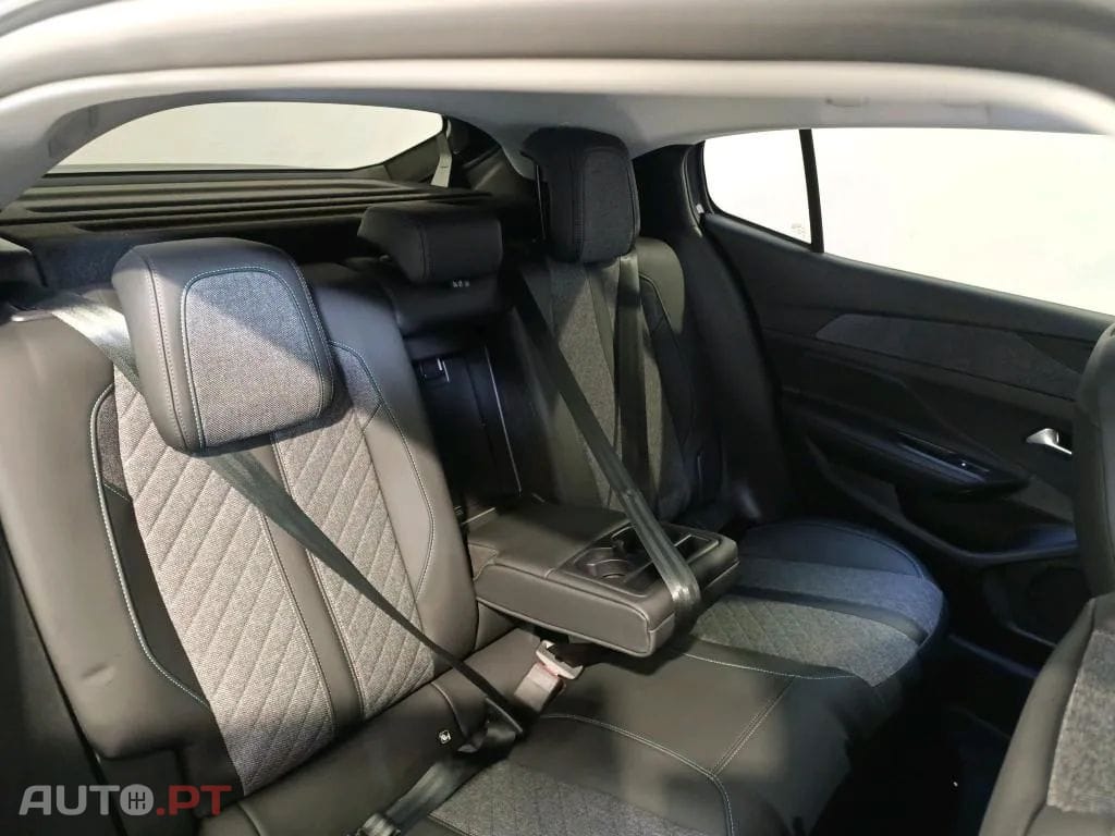 Peugeot 408 1.6 Hybrid Allure Pack e-EAT8