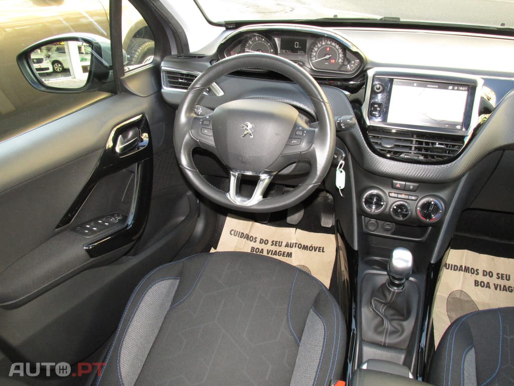 Peugeot 2008 1.2 PureTech Signature