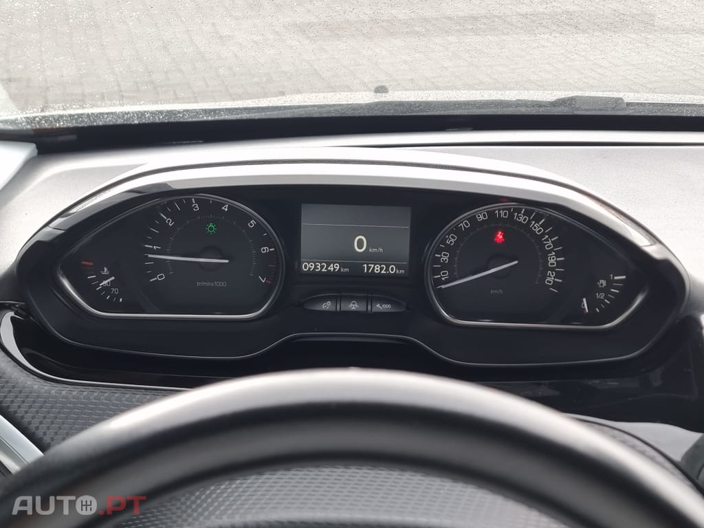 Peugeot 2008 1.2 PureTech Allure