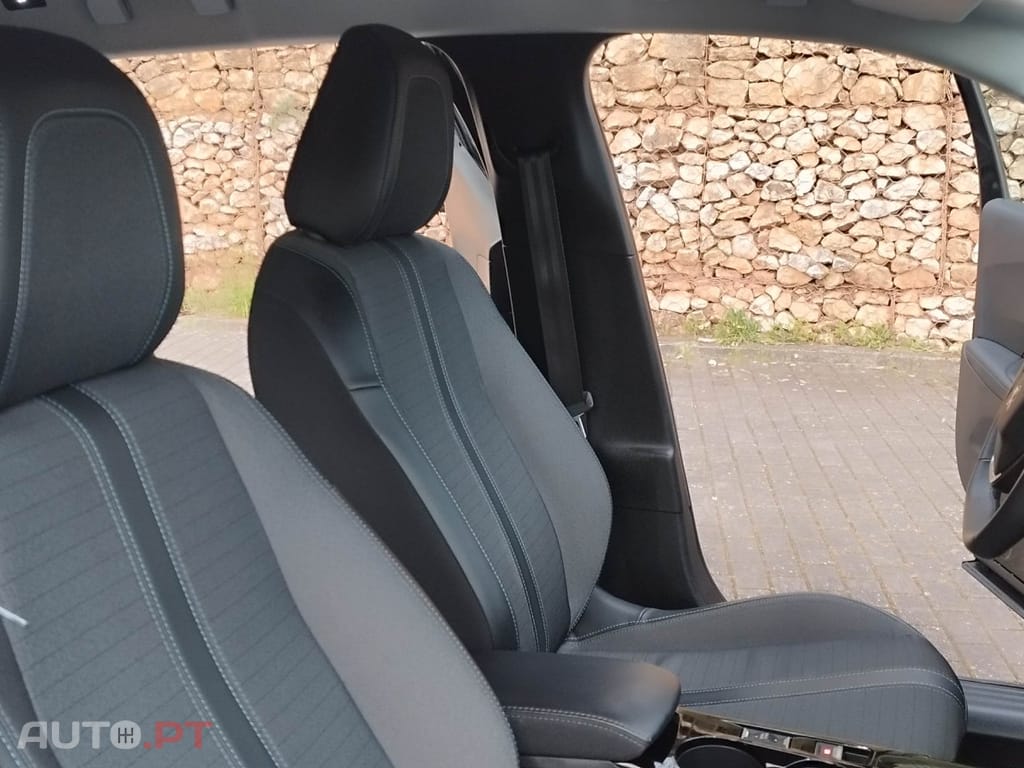 Peugeot E-2008 50 kWh Allure