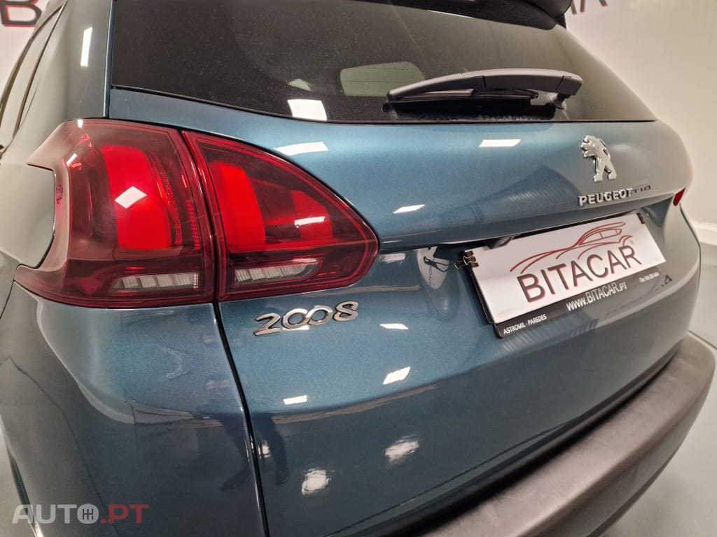 Peugeot 2008 1.2 PURETECH STYLE