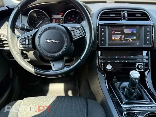 Jaguar XE 2.0 D Prestige