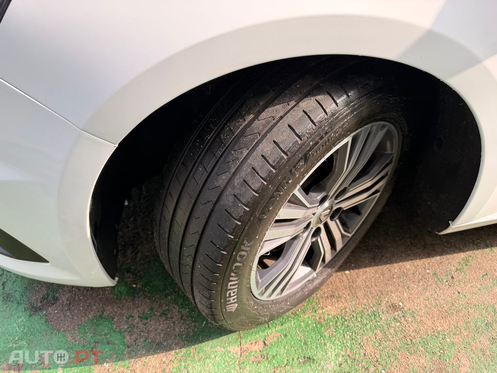 Renault Mégane E-Tech 1.6 E-Tech Híbrido/Plug-in 160cv