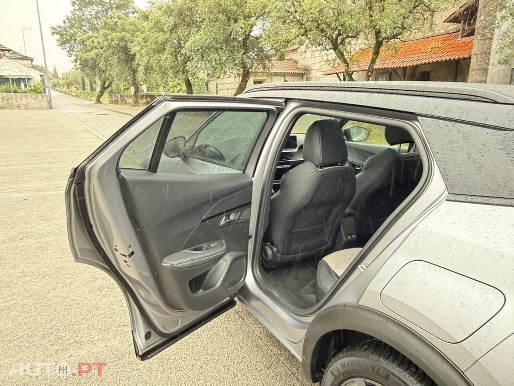 Peugeot E-2008 54 kWh GT