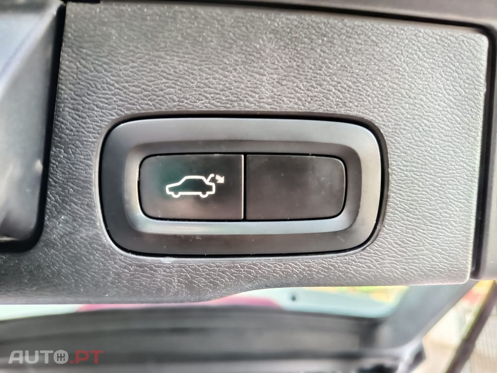 Volvo XC60 2.0 T8 PHEV R-Design AWD