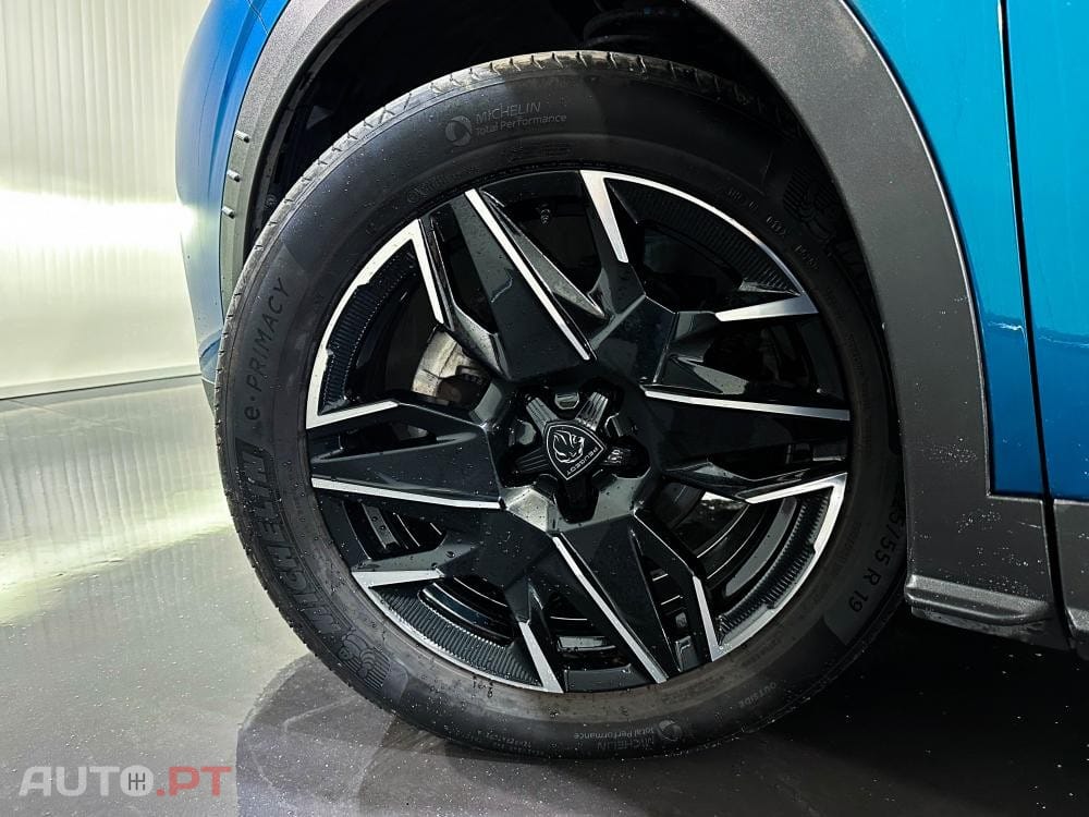 Peugeot 3008 1.2 Hybrid Allure e-DCS6