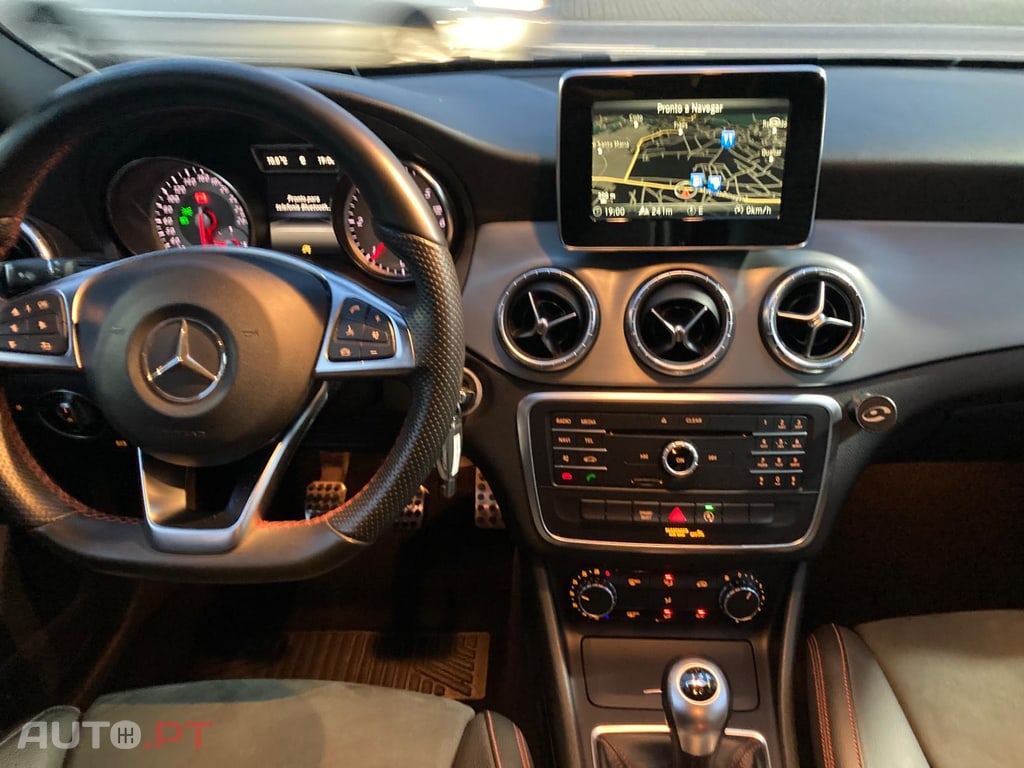 Mercedes-Benz CLA 180 AMG LINE