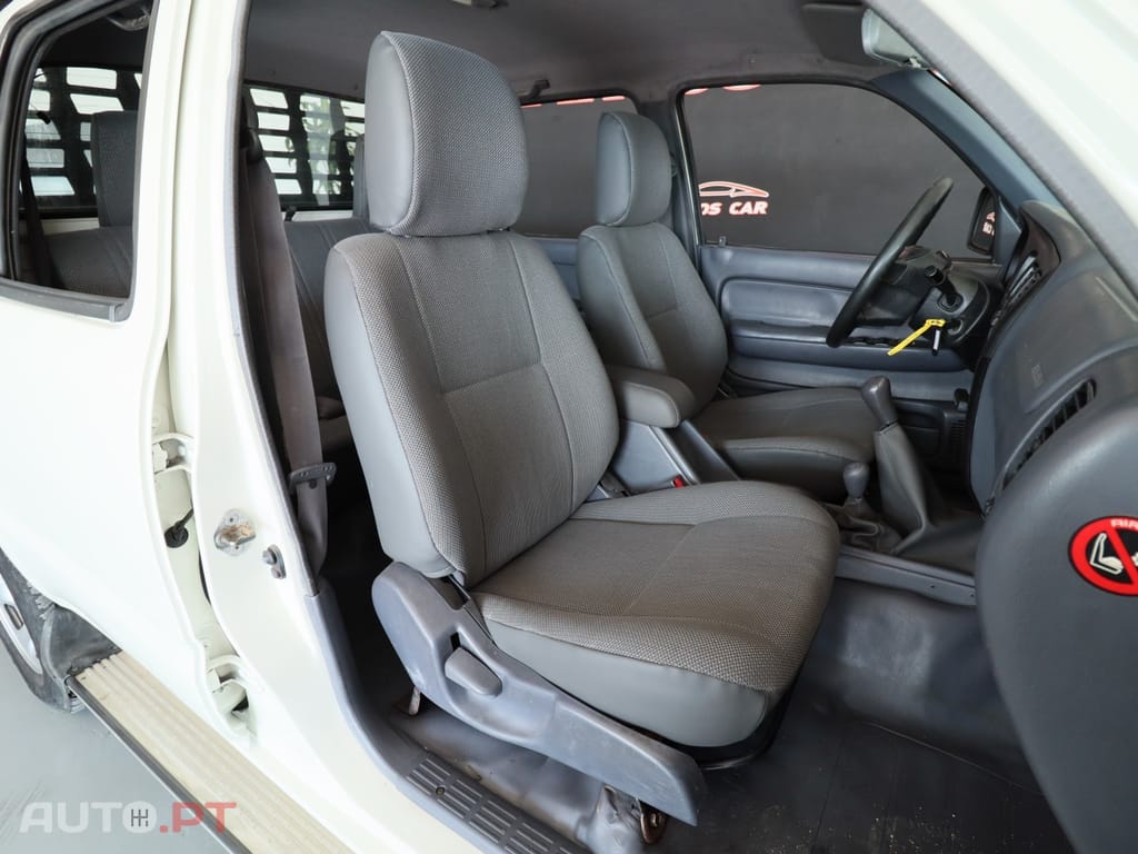 Toyota Hilux 2.5 D-4D CE AC