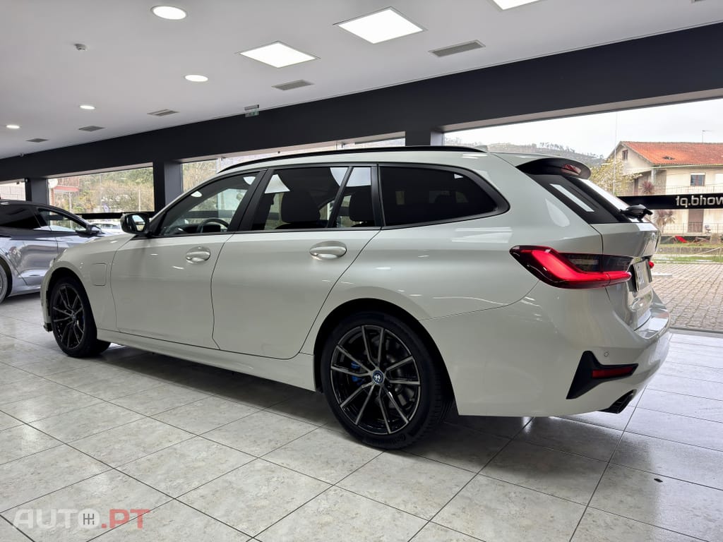 BMW 330 e Touring Corporate Edition Auto