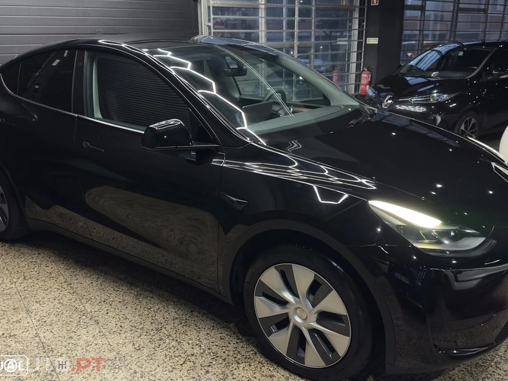 Tesla Model Y RWD