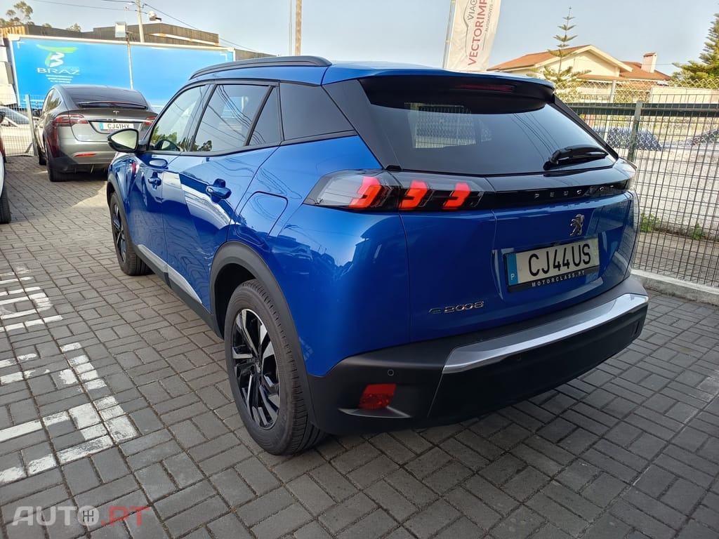 Peugeot E-2008 50 kWh Allure
