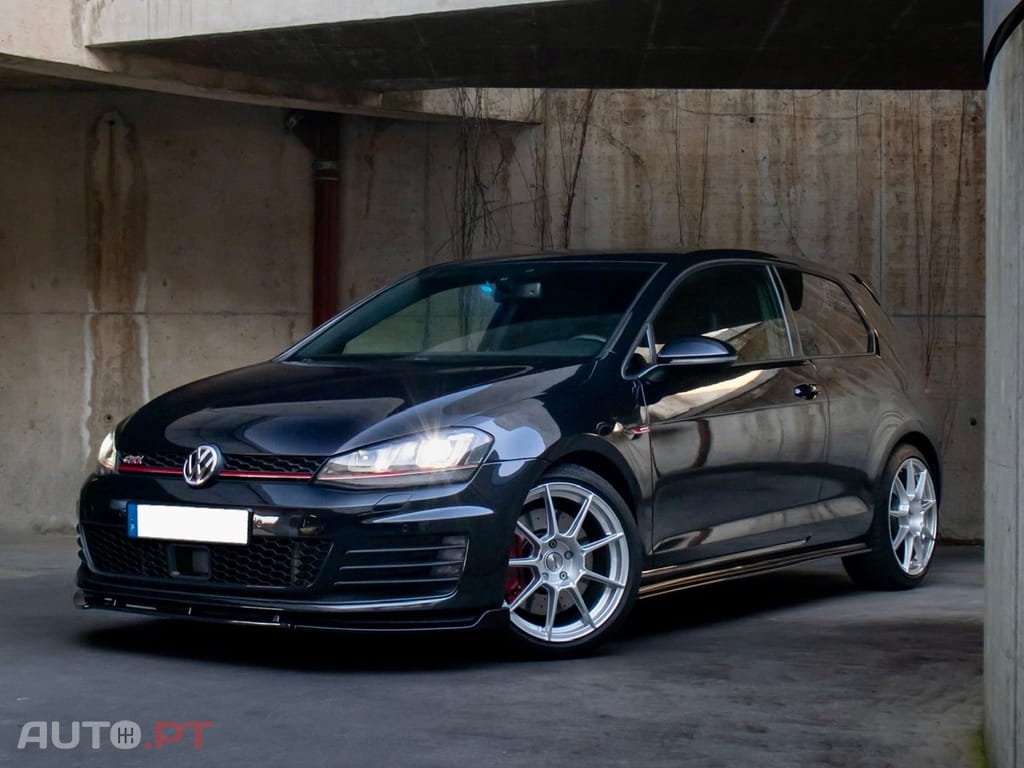 Volkswagen Golf GTI Performance BlueMotion DSG