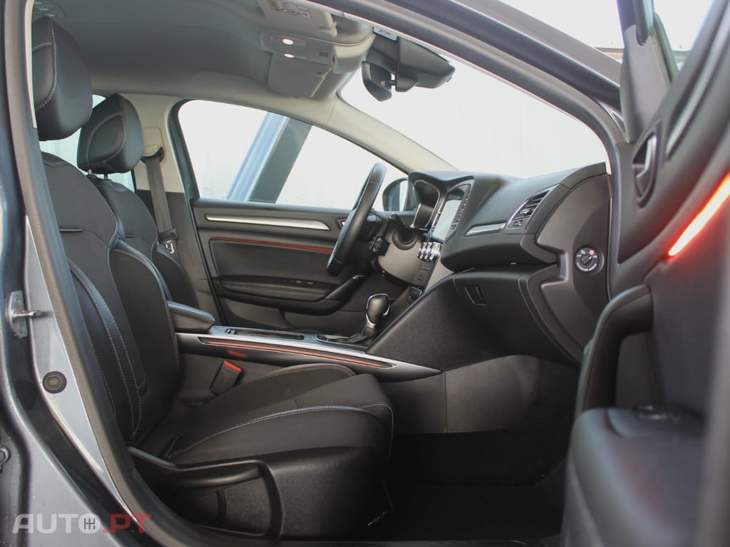 Renault Mégane Sport Tourer 1.5 Blue dCi Intens EDC