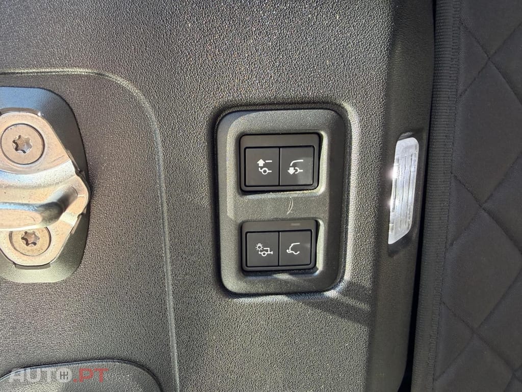 Land Rover Defender 2.0 D 110 AWD S