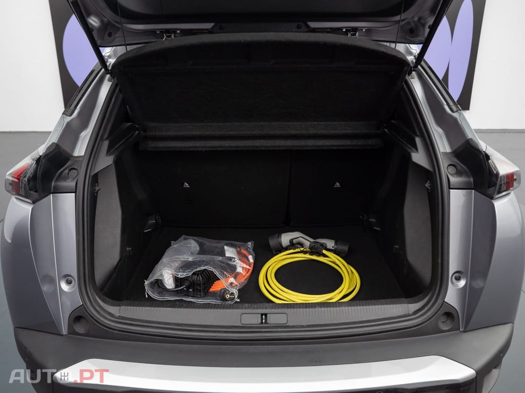 Peugeot E-2008 50 kWh Active Pack