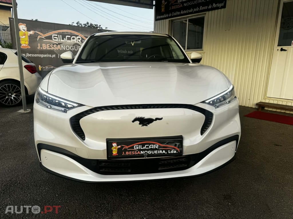 Ford Mustang Mach-E 75.7 kWh Base