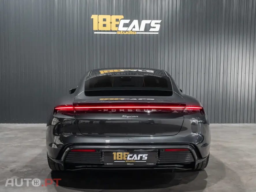 Porsche Taycan 4