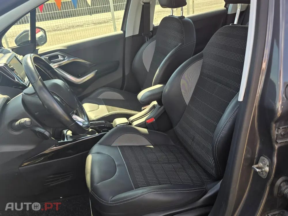 Peugeot 2008 PureTech 130 Allure Pack