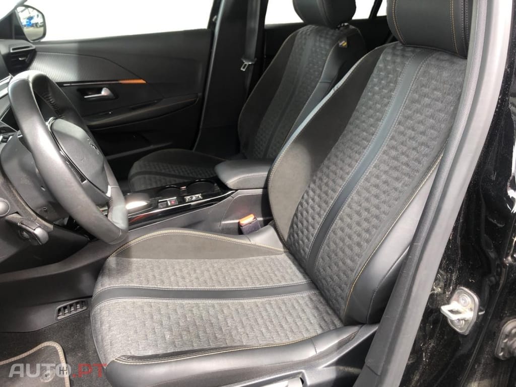 Peugeot E-208 50 kWh Roadtrip