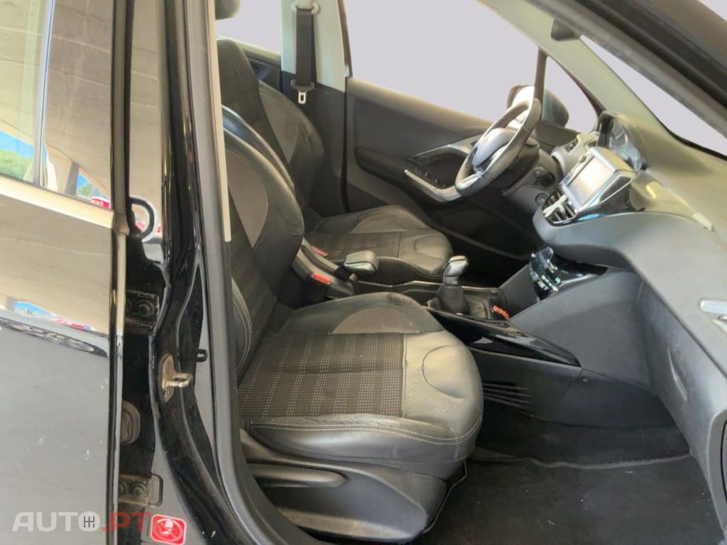 Peugeot 2008 1.2 PureTech Allure